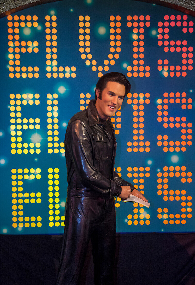 Ein Wachsfigurenkabinett von Elvis Presley im Madame Tussauds Museum in Las Vegas. Das zweistöckige, 30.000 Quadratmeter große Museum beherbergt über 100 Wachsfiguren.