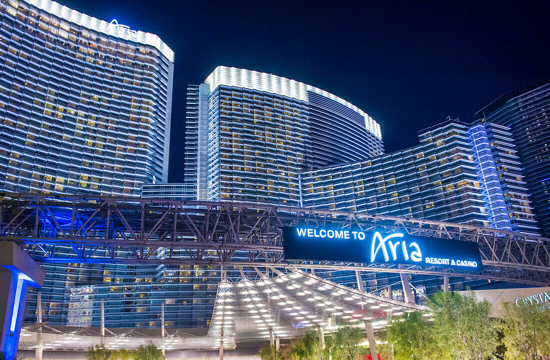 Aria Hotel und Kasino in Las Vegas. Das Aria ist ein Luxusresort mit Kasino, das 2009 eröffnet wurde und als größtes Hotel der Welt mit dem LEED-Zertifikat in Gold ausgezeichnet wurde.