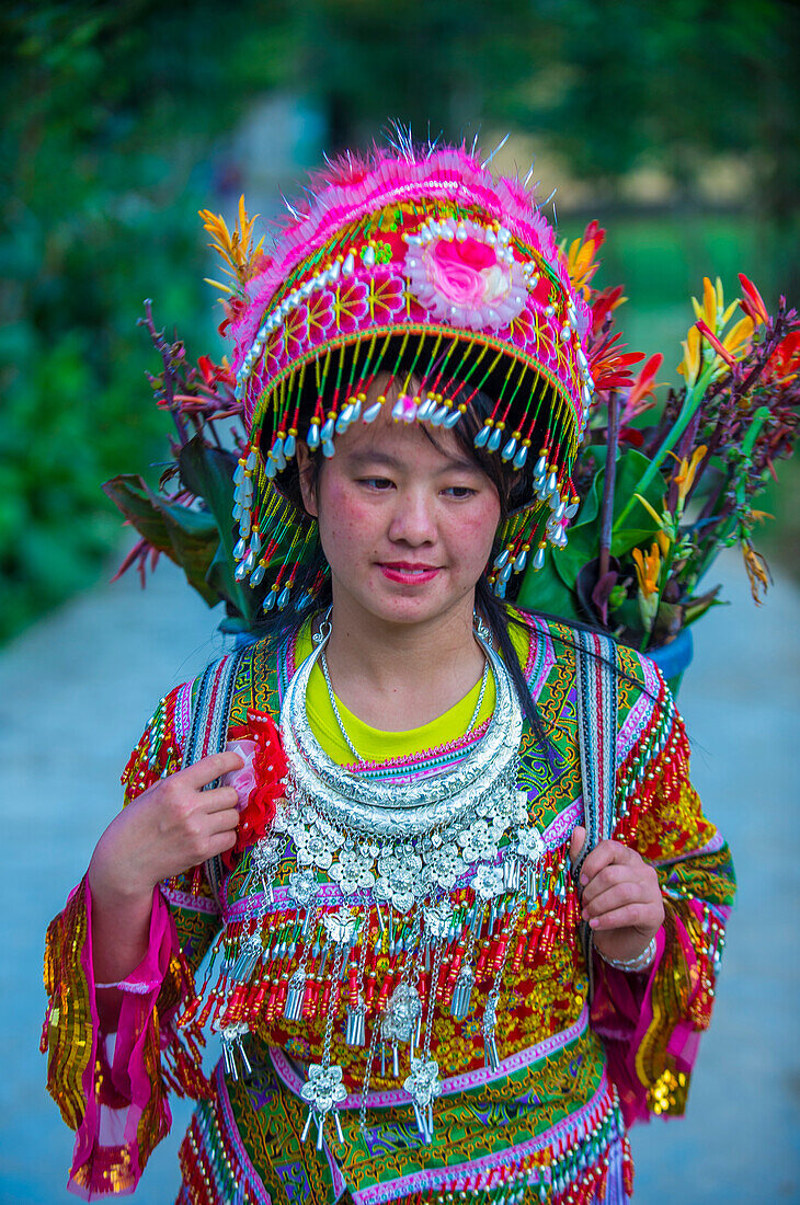 Mädchen aus der Hmong-Minderheit in einem Dorf bei Dong Van in Vietnam