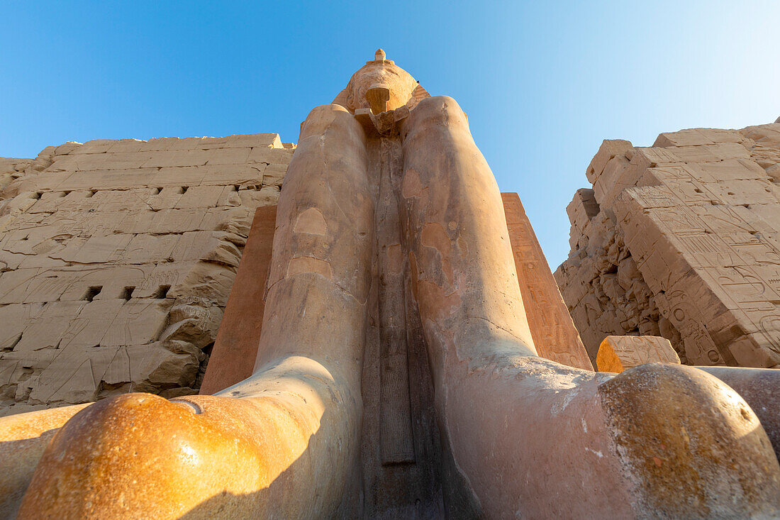 Statue im Karnak-Tempel, Luxor, Theben, UNESCO-Welterbe, Ägypten, Nordafrika, Afrika