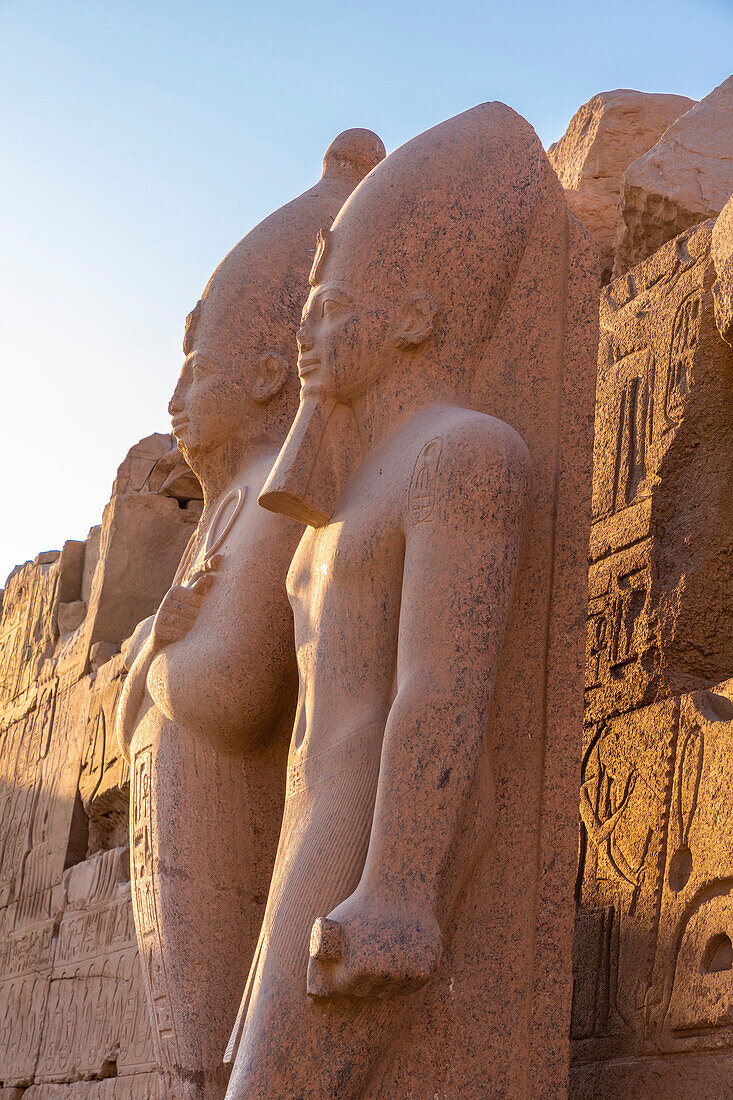 Statuen im Karnak-Tempel, Luxor, Theben, UNESCO-Welterbe, Ägypten, Nordafrika, Afrika