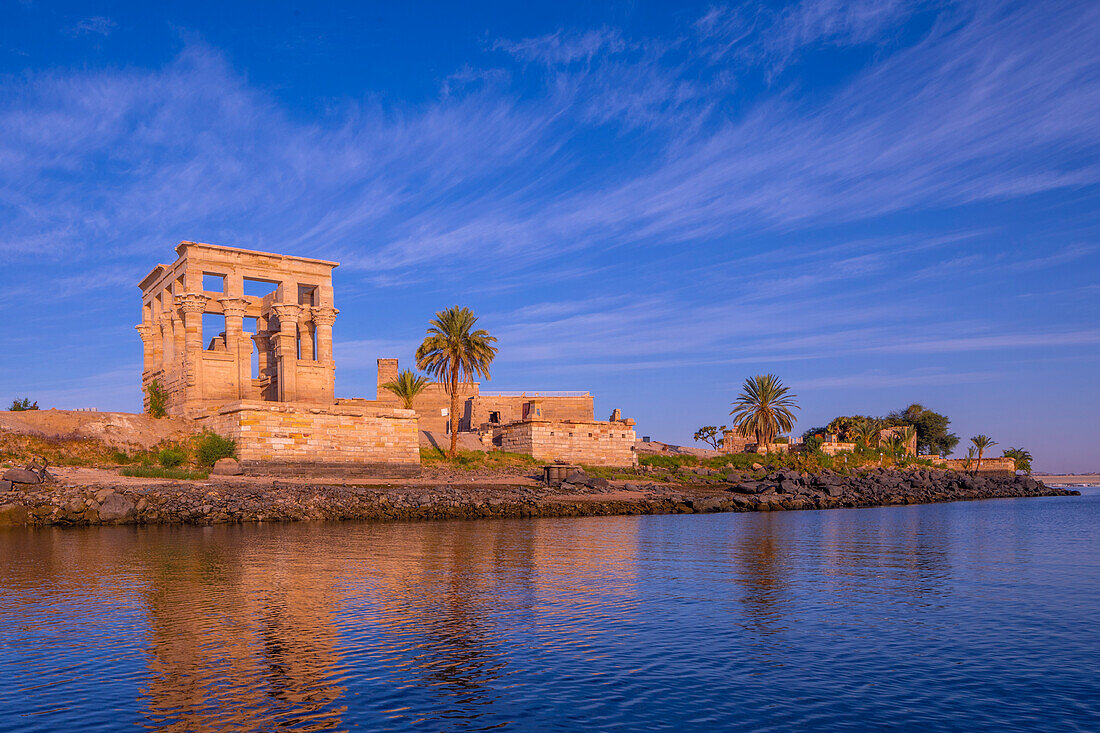 Trajans Kiosk am Philae-Tempel, UNESCO-Welterbestätte, Insel Agilkia, Assuan, Ägypten, Nordafrika, Afrika