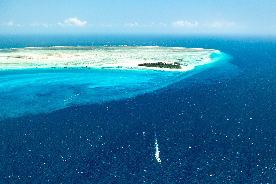 Aerial view of idyllic tropical island washed by the blue Indian Ocean, Zanzibar, Tanzania, East Africa, Africa