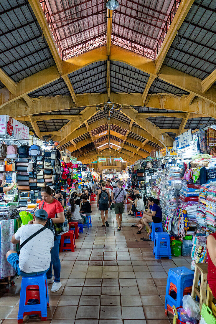 Interior of the Ben Thanh Market, Ho Chi Minh City, Vietnam, Indochina, Southeast Asia, Asia