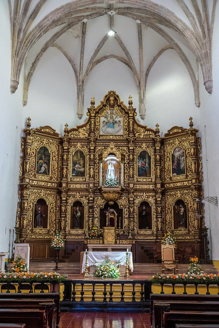 Das Kloster von San Antonio oder Sankt Antonius von Padua wurde 1549 gegründet und 1562 fertiggestellt. Es wurde auf dem Fundament einer großen Maya-Pyramide errichtet. Izamal, Yucatan, Mexiko. Die historische Stadt Izamal gehört zum UNESCO-Weltkulturerbe.