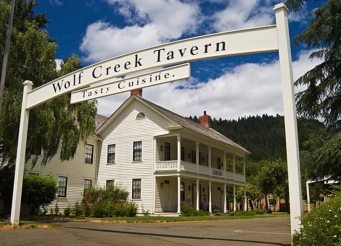 Das historische Wolf Creek Inn in einem Oregon State Park wird als Restaurant und B&B betrieben.