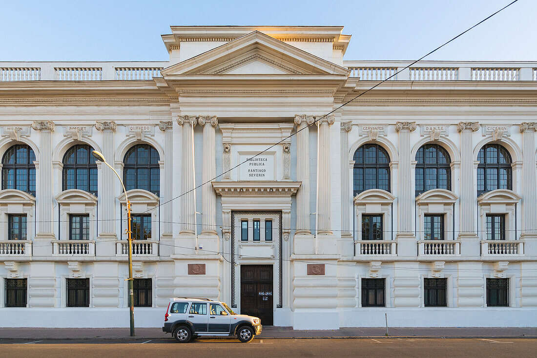 Fassade der öffentlichen Bibliothek Santiago Severin, Valparaíso, Provinz Valparaíso, Region Valparaíso, Chile, Südamerika