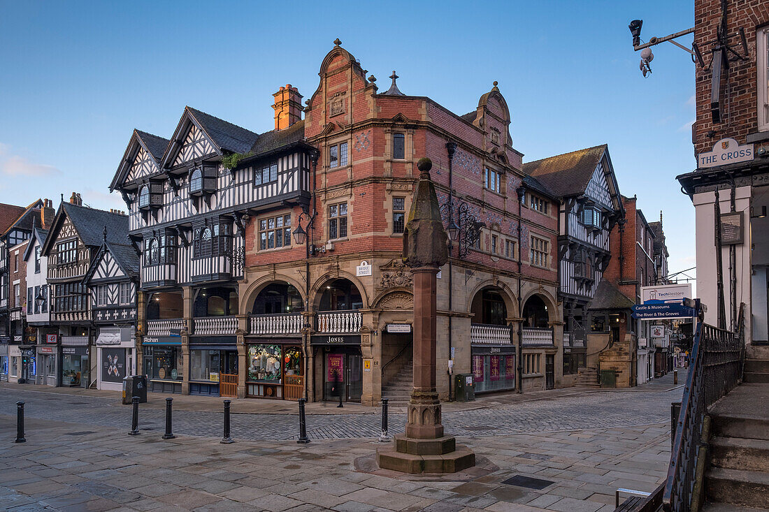Chester Cross und Bridge Street Medieval Row, Bridge Street, Chester, Cheshire, England, Vereinigtes Königreich, Europa