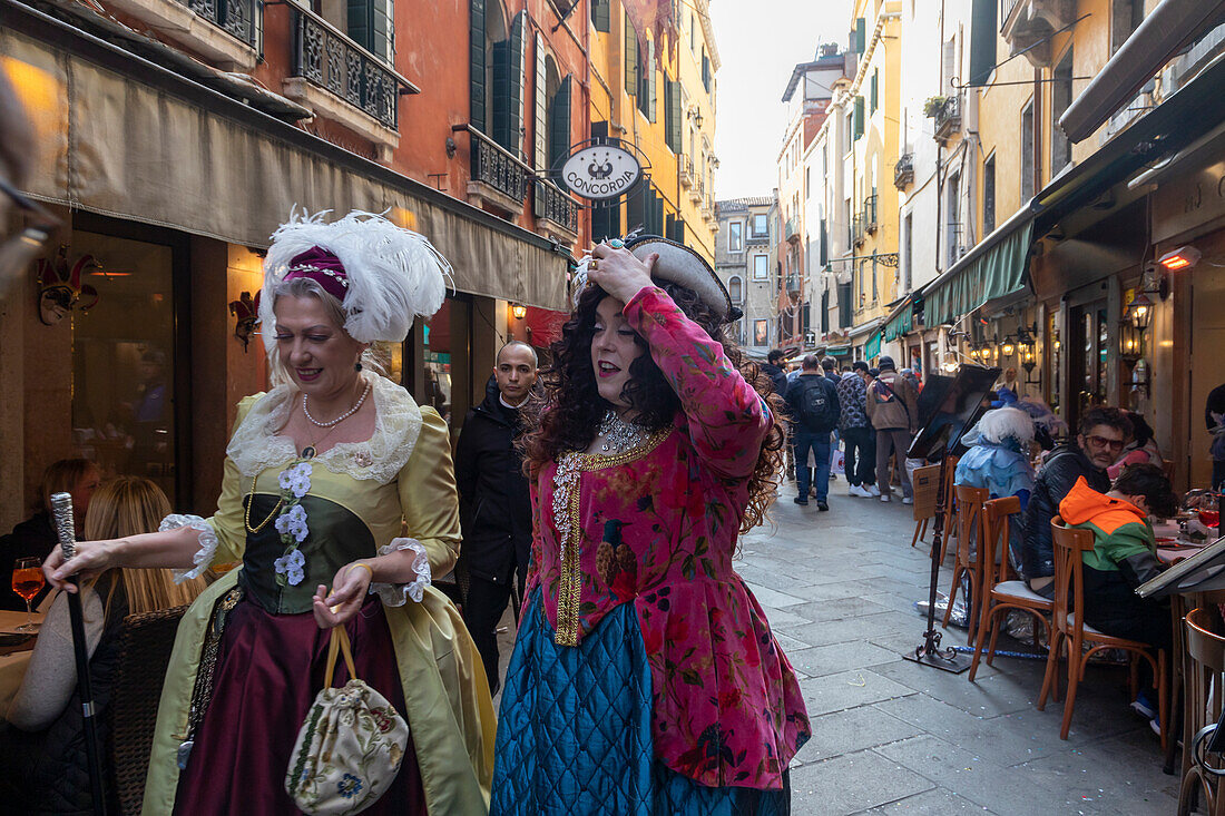Two women in carnival dress, Venice, Veneto, Italy, Europe