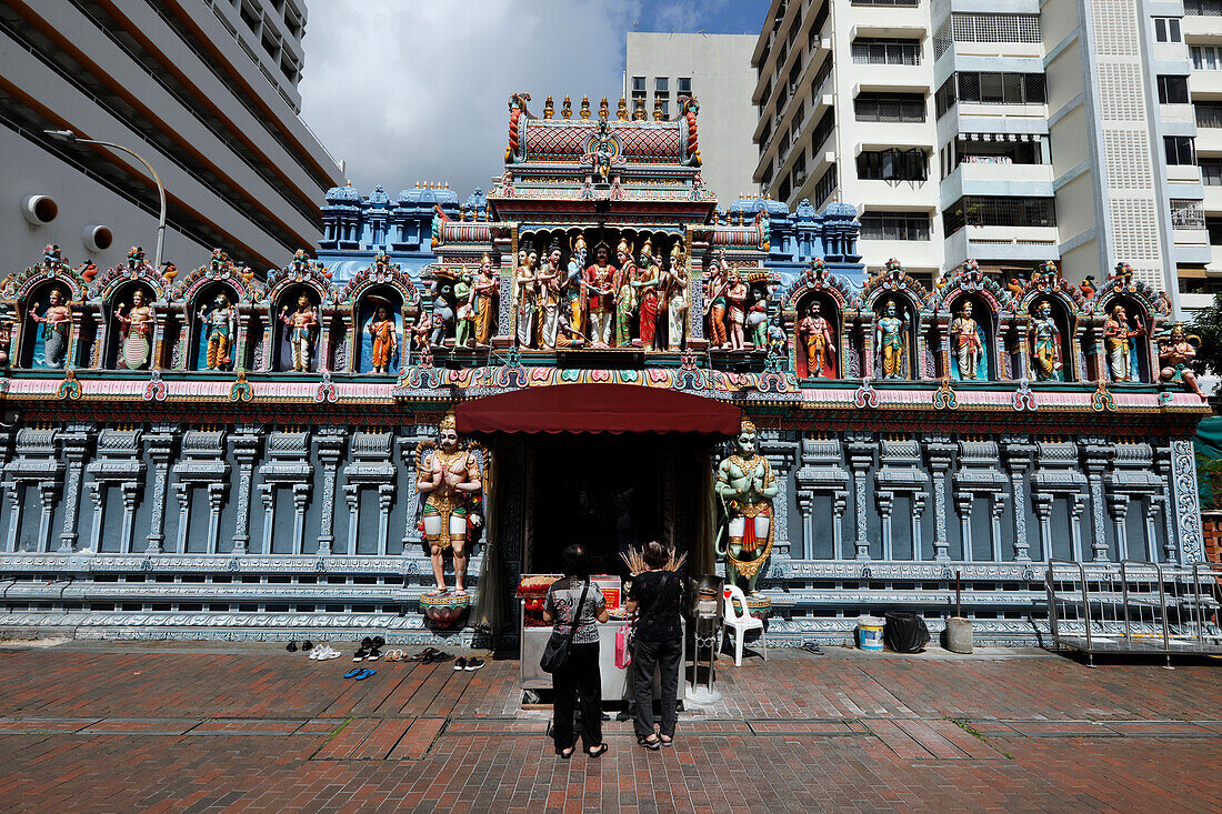 Sri Krishnan Hindu temple, main entrance and Gopuram, Singapore, Southeast Asia, Asia