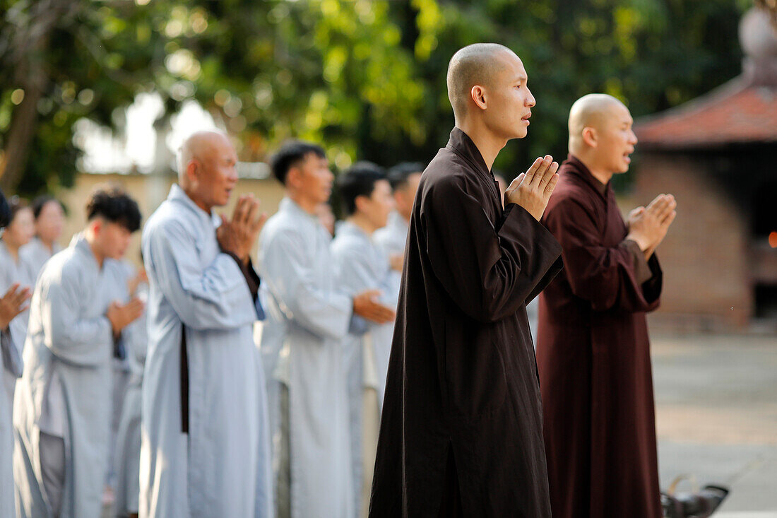 Quan Am Bo Tat temple, Buddhist ceremony, monks praying, Vung Tau, Vietnam, Indochina, Southeast Asia, Asia