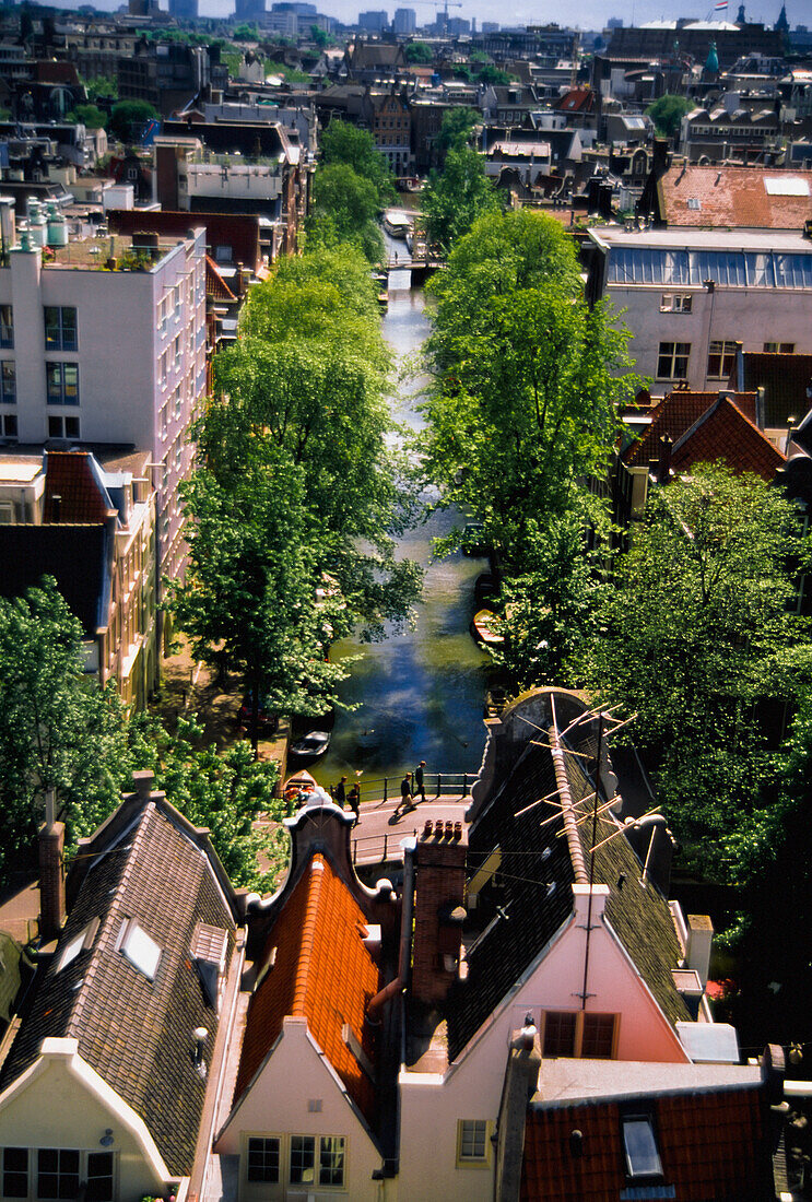 Gracht und Dächer von Amsterdam, Blick von oben