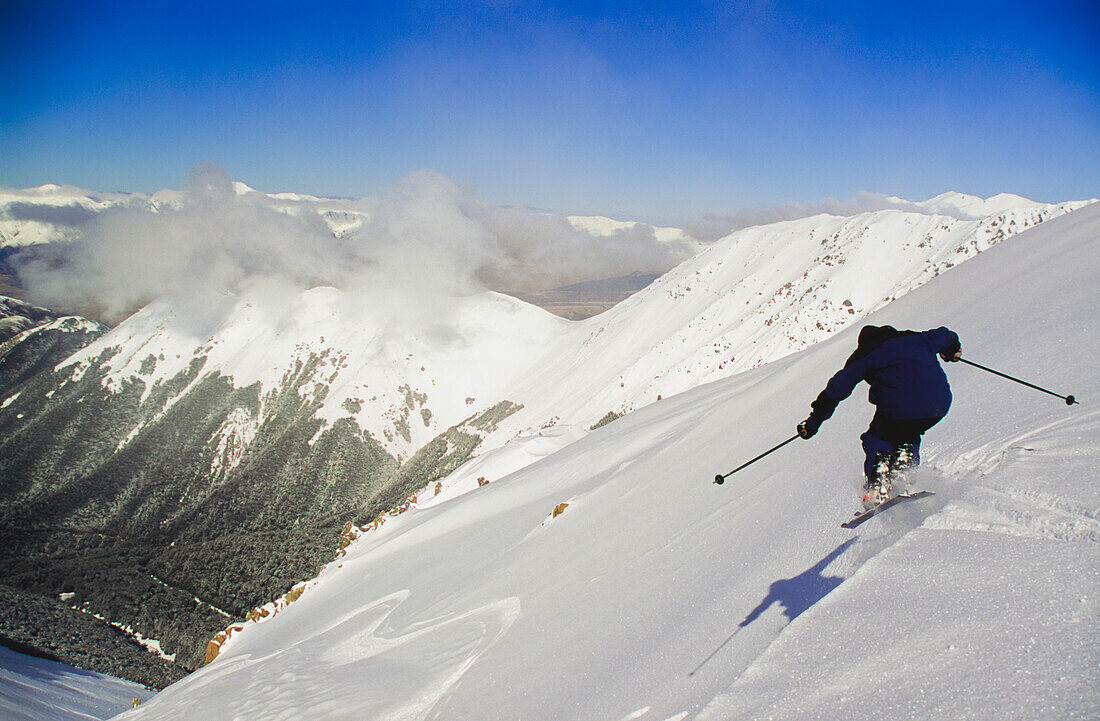 Skifahrer in den Bergen am Arthur's Pass