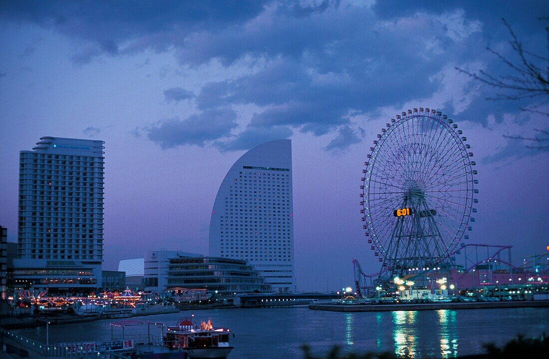 Grand Hotel And Shinko Park Amusement Area