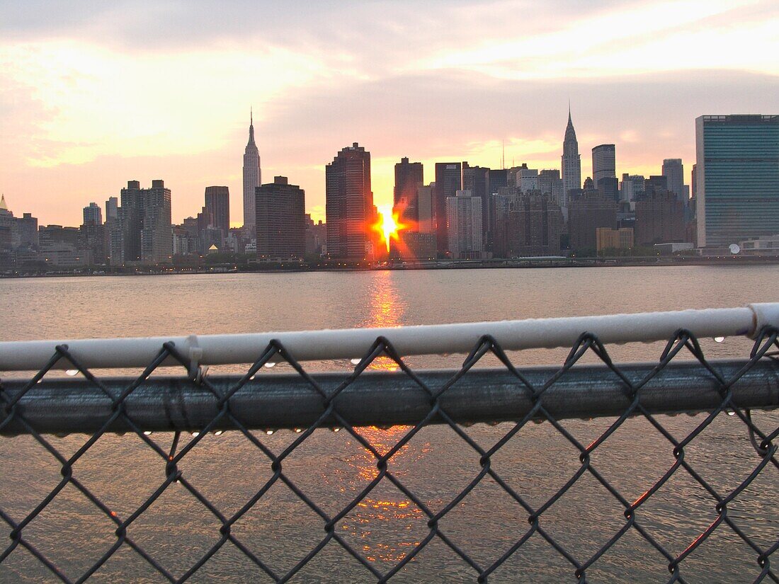 Manhattan Skyline bei Sonnenuntergang, New York City, New York State, Usa