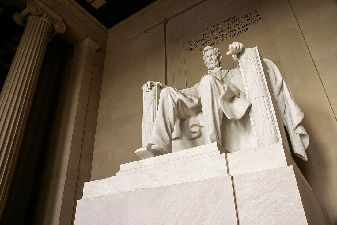 Monumentale Statue von Abraham Lincoln im Lincoln-Denkmal