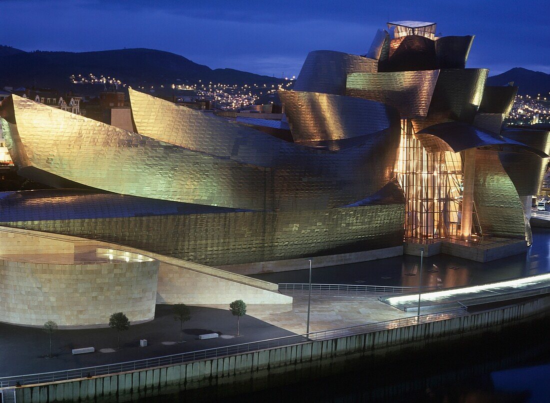Guggenheim Museum bei Nacht