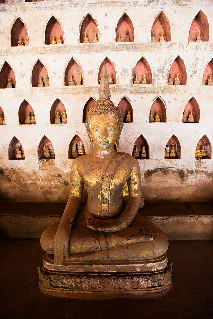 Buddha-Statue im Wat Sisaket, Vientiane, Laos