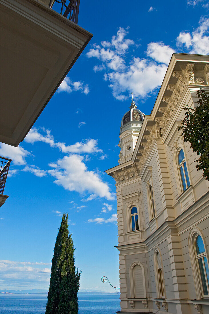 Hotels des 19. Jahrhunderts in der Innenstadt von Opatija, Kroatien