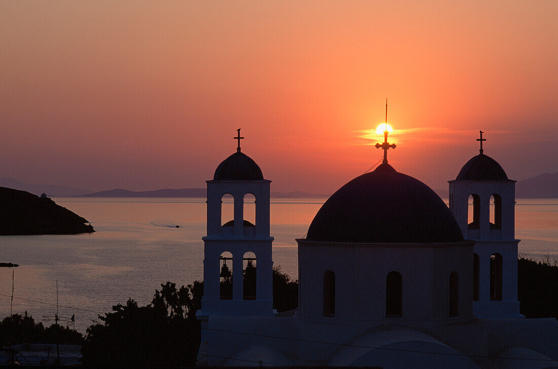 Kirche von Katapola bei Sonnenuntergang. Amorgos,Griechische Inseln