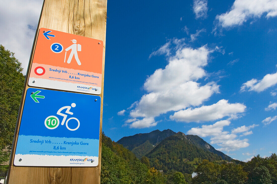 Touristenschilder im Triglav-Nationalpark, Kranjska Gora, Slowenien