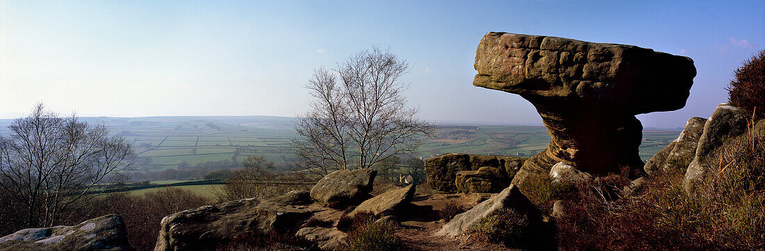 Druiden-Schreibtisch, Brimham Rocks, in der Nähe von Pateley Bridge, North Yorkshire,England,Großbritannien