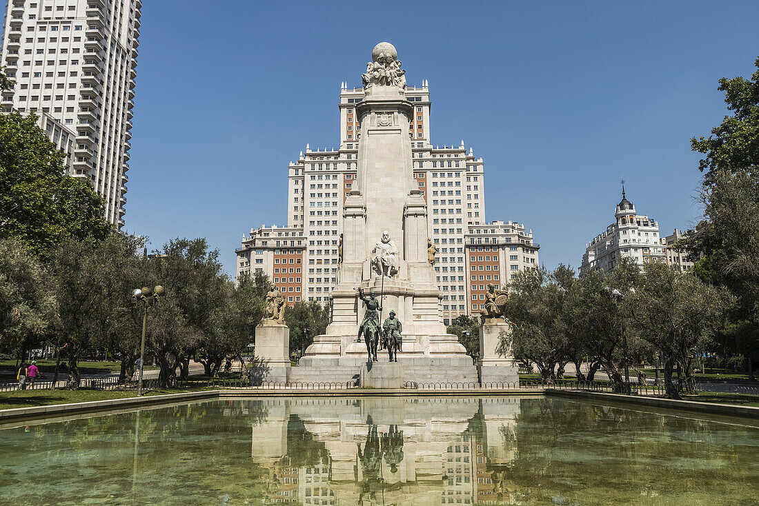 Plaza De Espana, Statue von Don Quijote und Miguel De Cervantes; Madrid, Spanien.