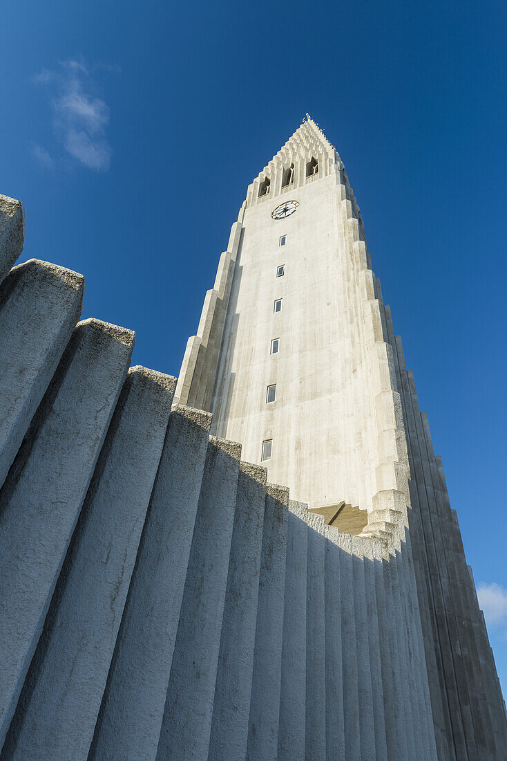 Architektonisches Detail der Hallgrimur-Kirche; Reykjavik, Island.