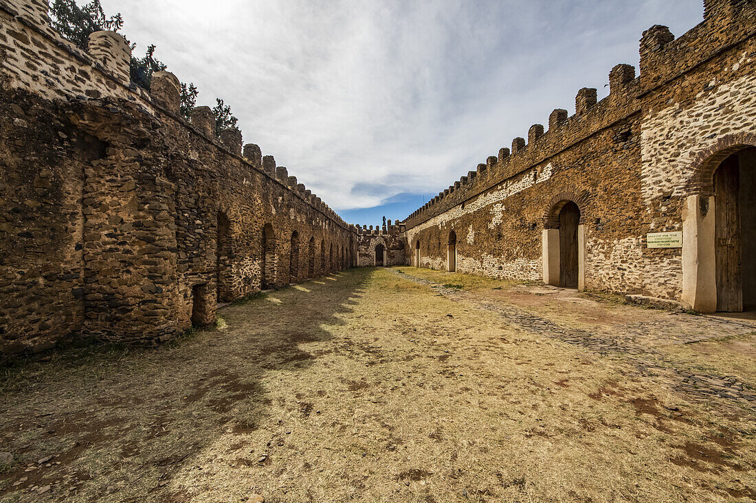 Stallungen und Bakaffa's Palast, Fasil Ghebbi (Königliche Anlage); Gondar, Amhara Region, Äthiopien.