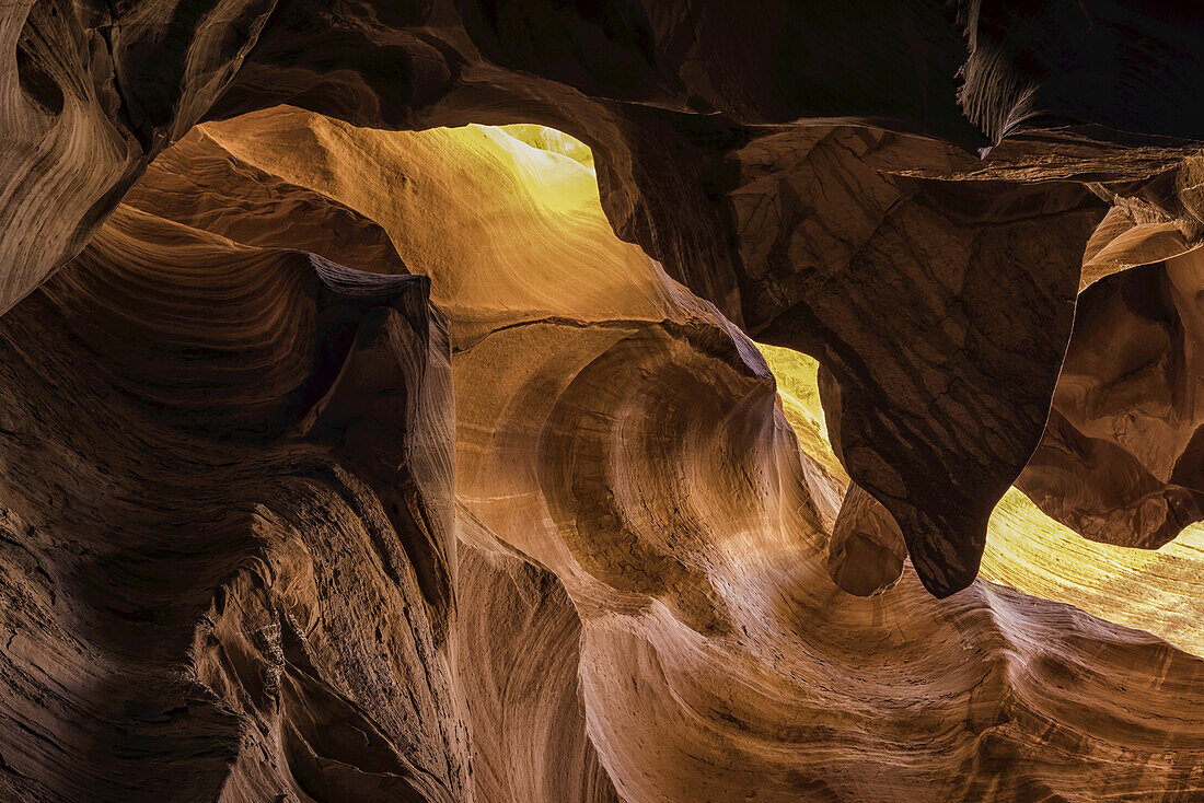 Slot Canyon bekannt als Canyon X, in der Nähe von Page; Arizona, Vereinigte Staaten von Amerika