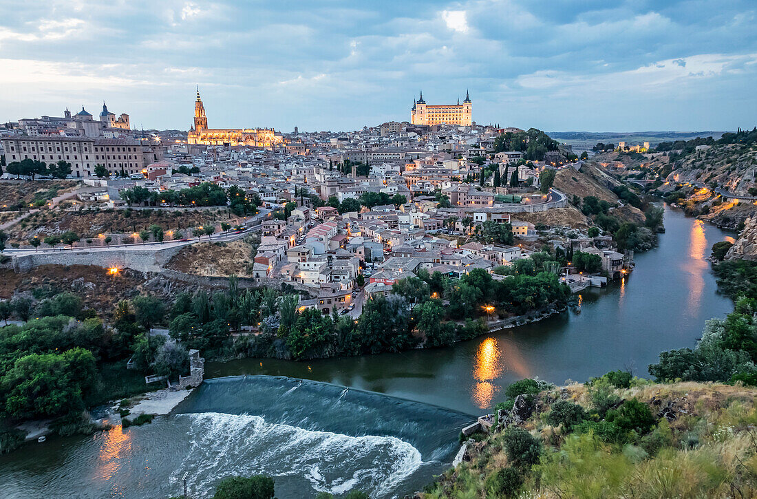 Der Fluss Tejo fließt durch diese Kaiserstadt, Unesco-Weltkulturerbe; Toledo, Spanien