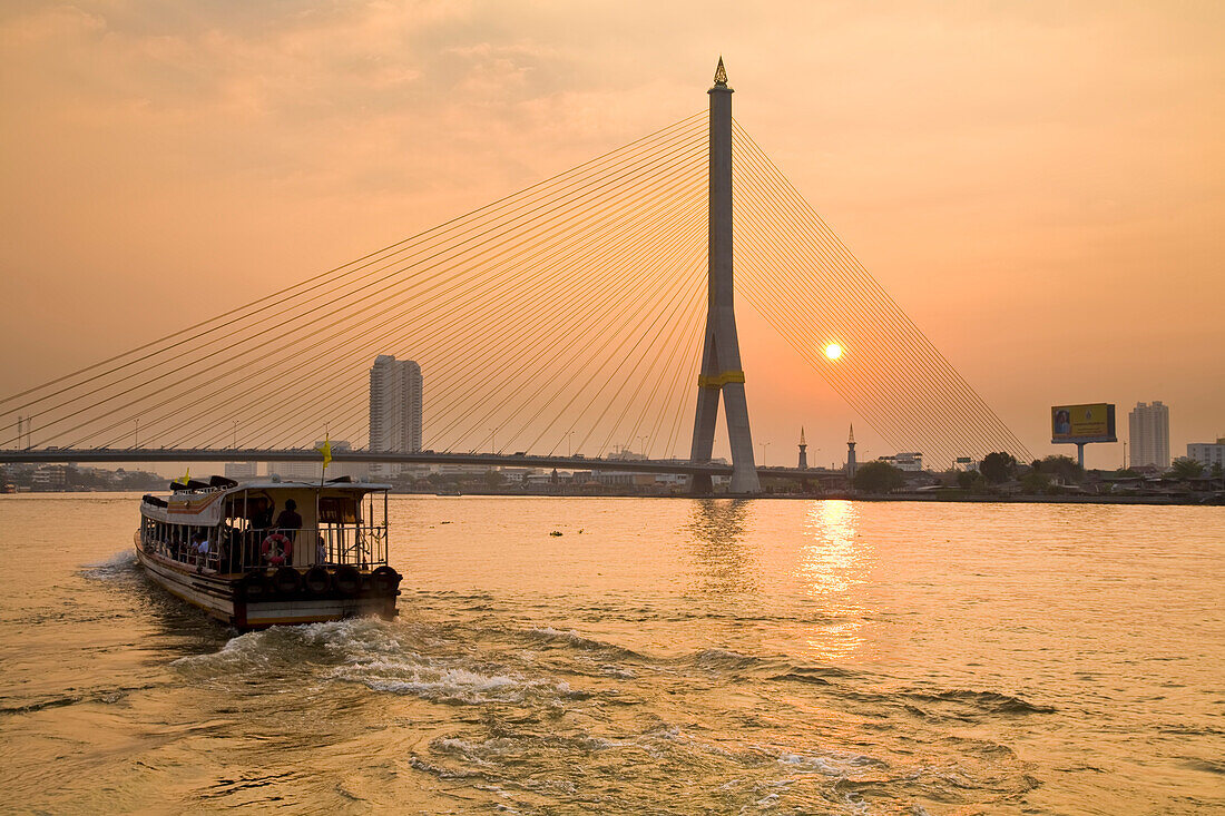 Rama-VIII-Brücke, Chao-Phraya-Fluss, Bangkok, Thailand