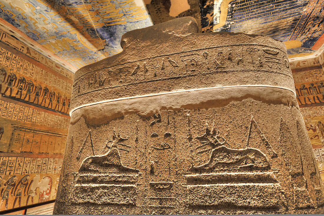Sarkophag in der Grabkammer, Grab von Ramses IV, KV2, Tal der Könige, UNESCO-Welterbe; Luxor, Ägypten.