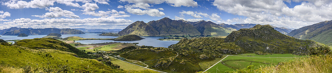 Blick auf den Diamond Lake und den Rocky Mountain in der Diamond Lake Conservation Area; Südinsel, Southland, Neuseeland.