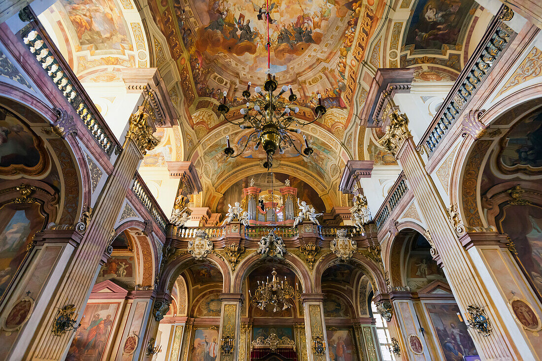 Innenraum der Kirche zum Heiligen Namen Jesu; Breslau, Schlesien, Polen.