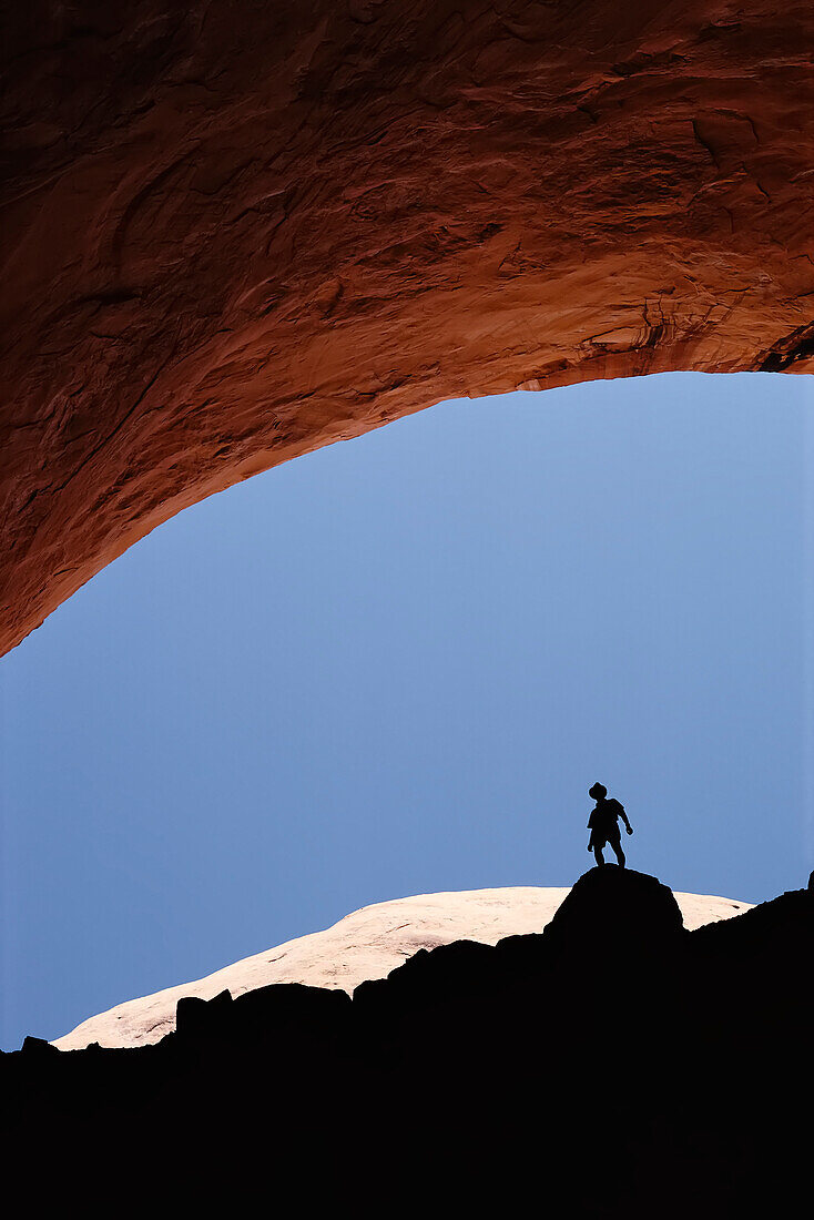 Silhouette eines Wanderers im Canyon Arizona, USA