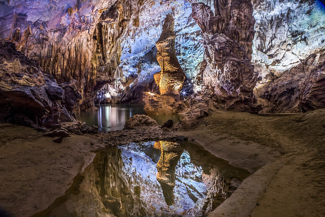 Im Inneren der unglaublichen Höhlen des Phong Nha Heritage Park in Vietnam; Phong Nha, Phong Nha-Ke Bang National Park, Vietnam
