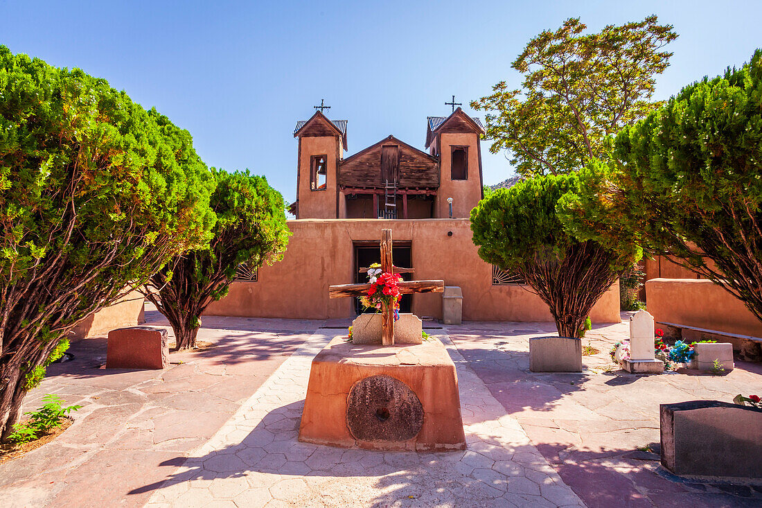 Das alte Heiligtum und die heilige Pilgerstätte Santuario de Chimayo; Chimayo, New Mexico, Vereinigte Staaten von Amerika.