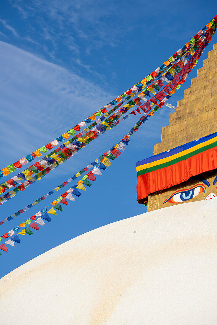 Die größte tibetisch-buddhistische Stupa in Nepal in Boudhanath oberhalb von Kathmandu; Kathmandu, Kathmandu, Nepal