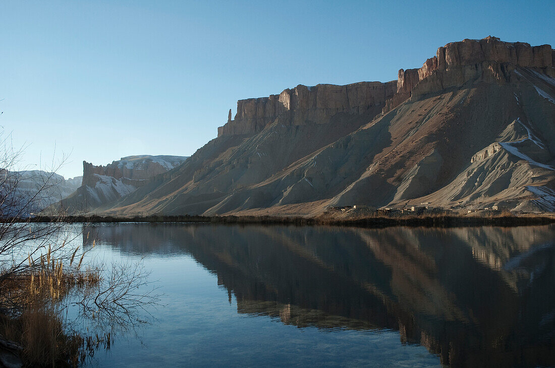 Hindukusch-Gebirge Spiegelungen in Band-I-Haibat (Staudamm der Ehrfurcht), Band-I-Amir, Provinz Bamian, Afghanistan