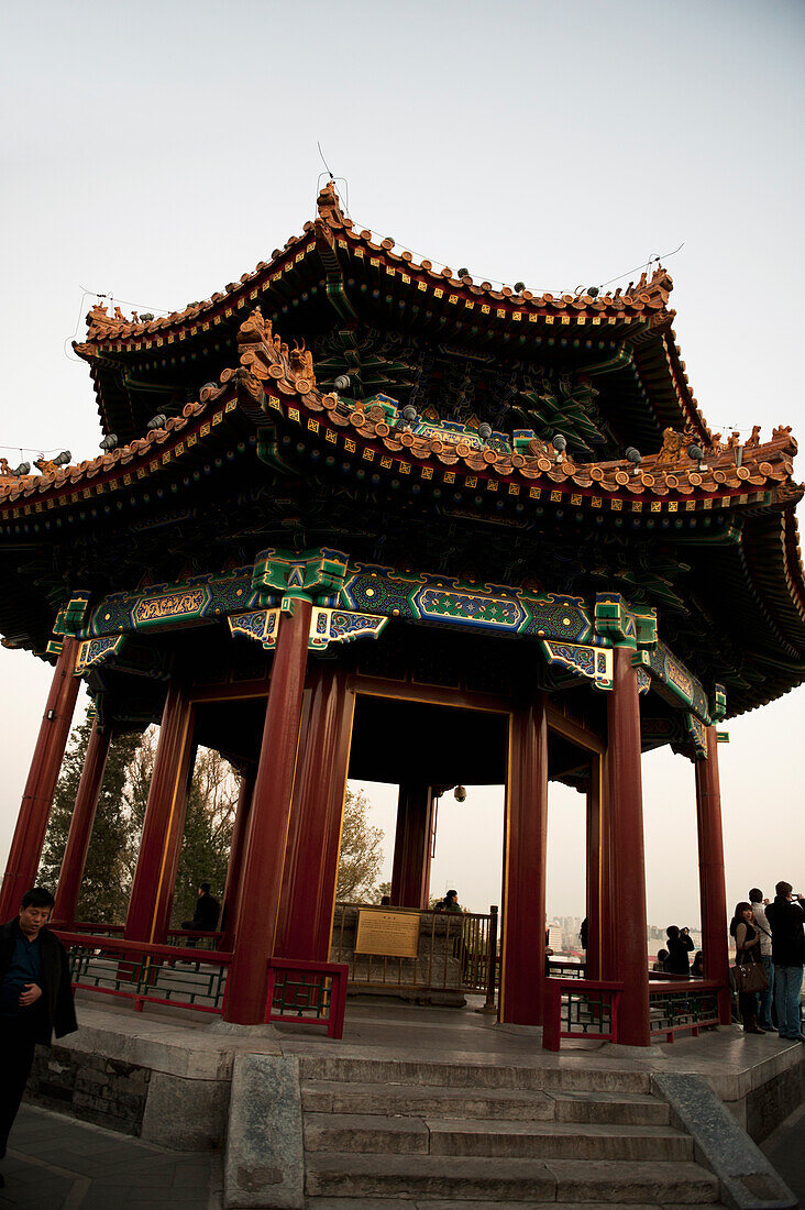 Gartenlaube im Jingshan-Park; Peking, China