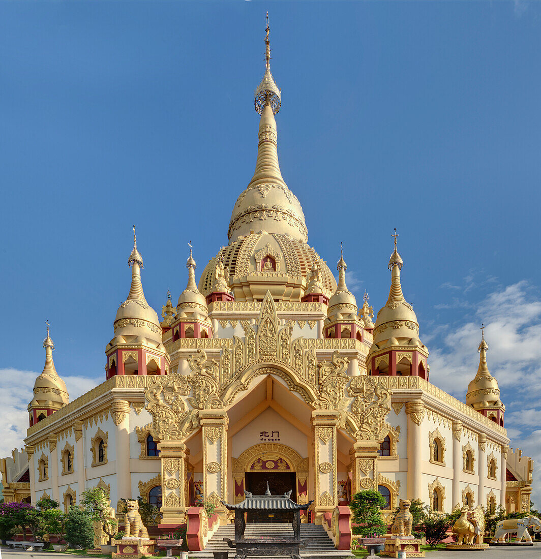 Ein Goldtempel; Mangshi Yunnan China