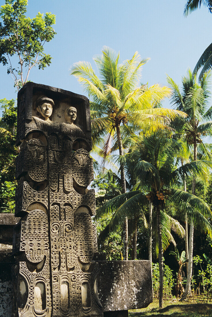 Indonesien, Insel Sumba, West Sumba, Megalithisches Monument; Kampung Pasunea