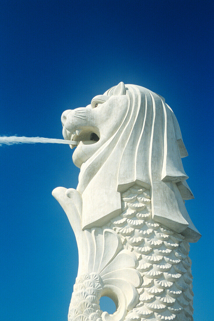 Nahaufnahme des berühmten Merlion-Brunnens; Singapur