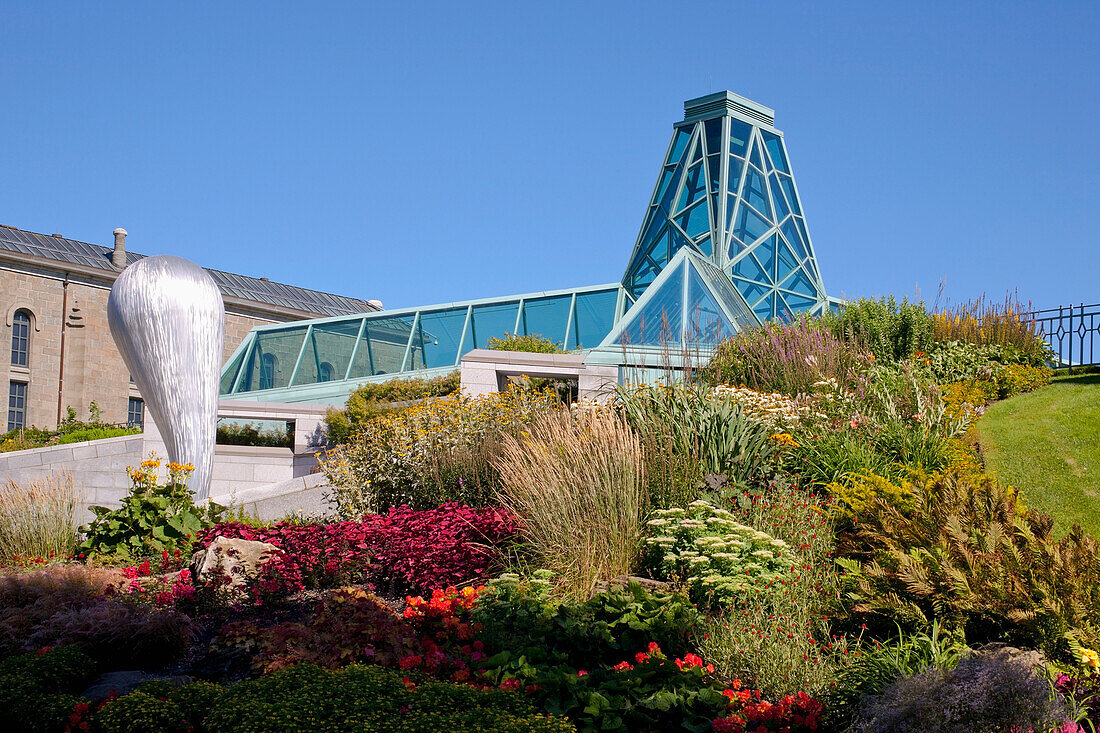 Landschaftsgestaltung vor dem Nationalmuseum der Schönen Künste von Québec; Québec City, Québec, Kanada.