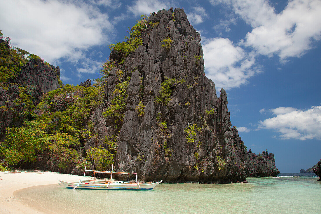 Die Landschaft der Insel Matinloc in der Nähe von El Nido und Corong Corong; Bacuit Archipelago Palawan Philippinen