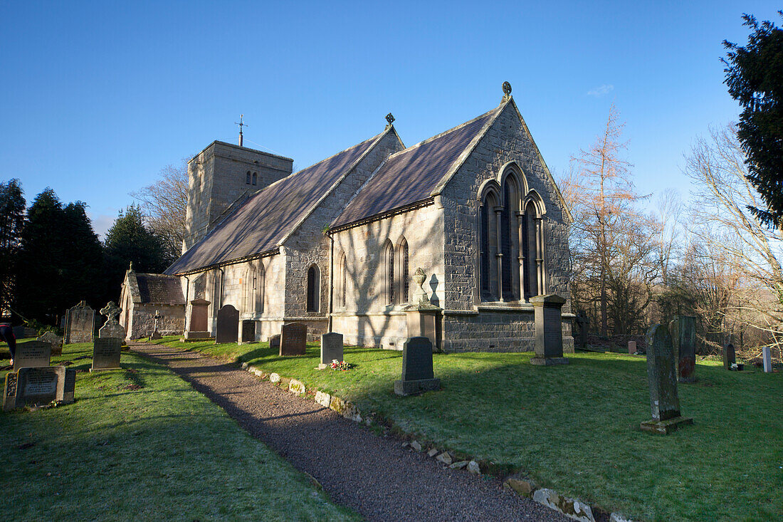 Eine Kirche und ein Friedhof; Beamish Valley; Northumberland England