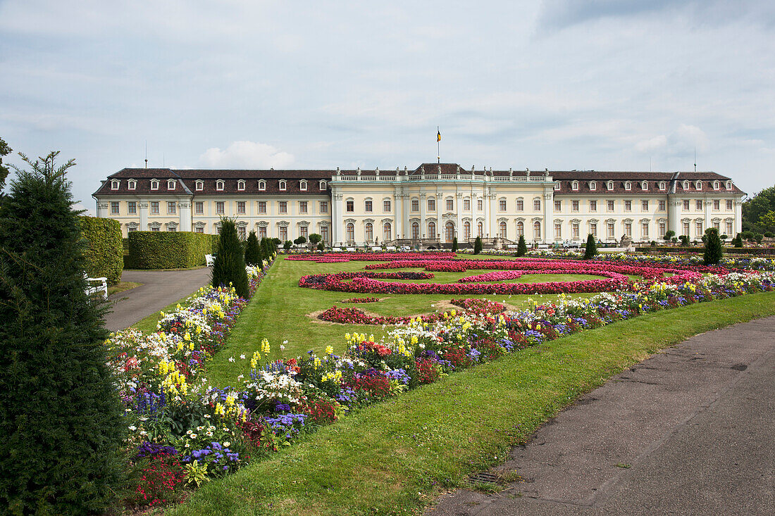 Blick auf die Obere Parkanlage von Schloss Ludwigsburg und den Barockgarten; Ludwigsburg Baden-Württemberg Deutschland