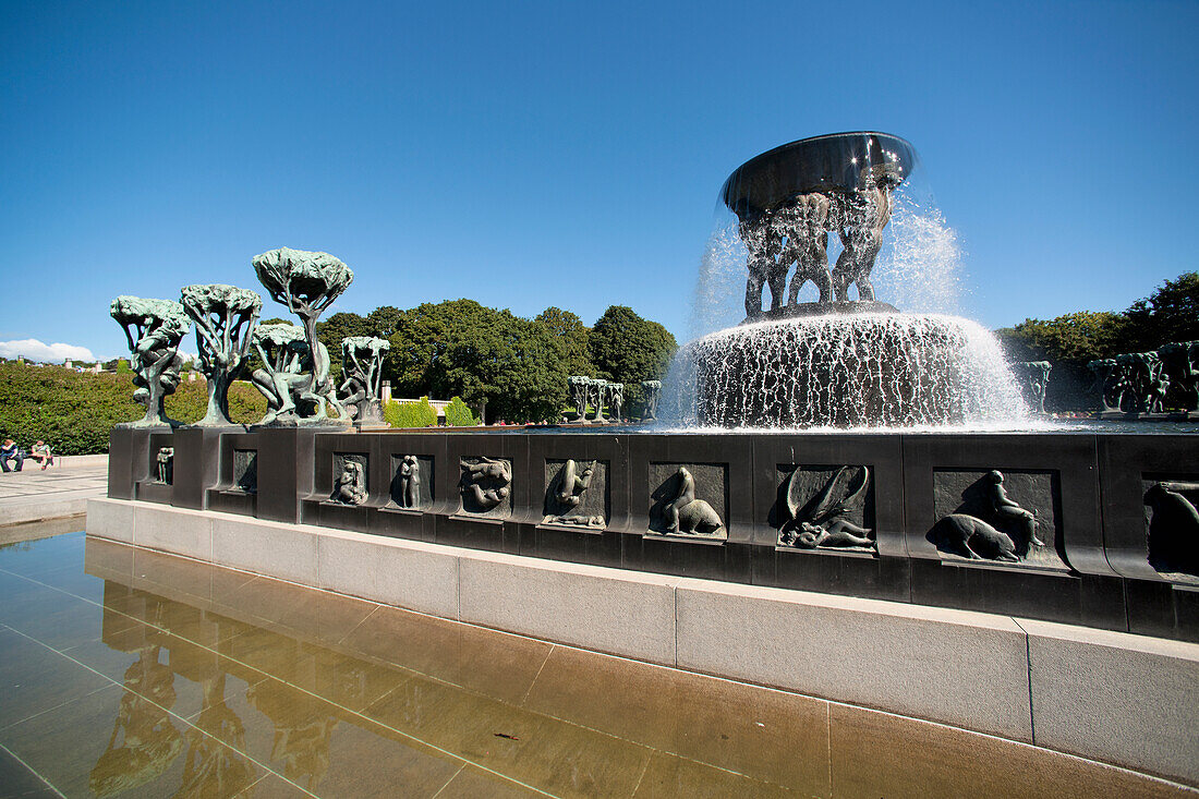 Der Springbrunnen im Frogner Park Vigeland Skulpturenpark; Oslo Norwegen