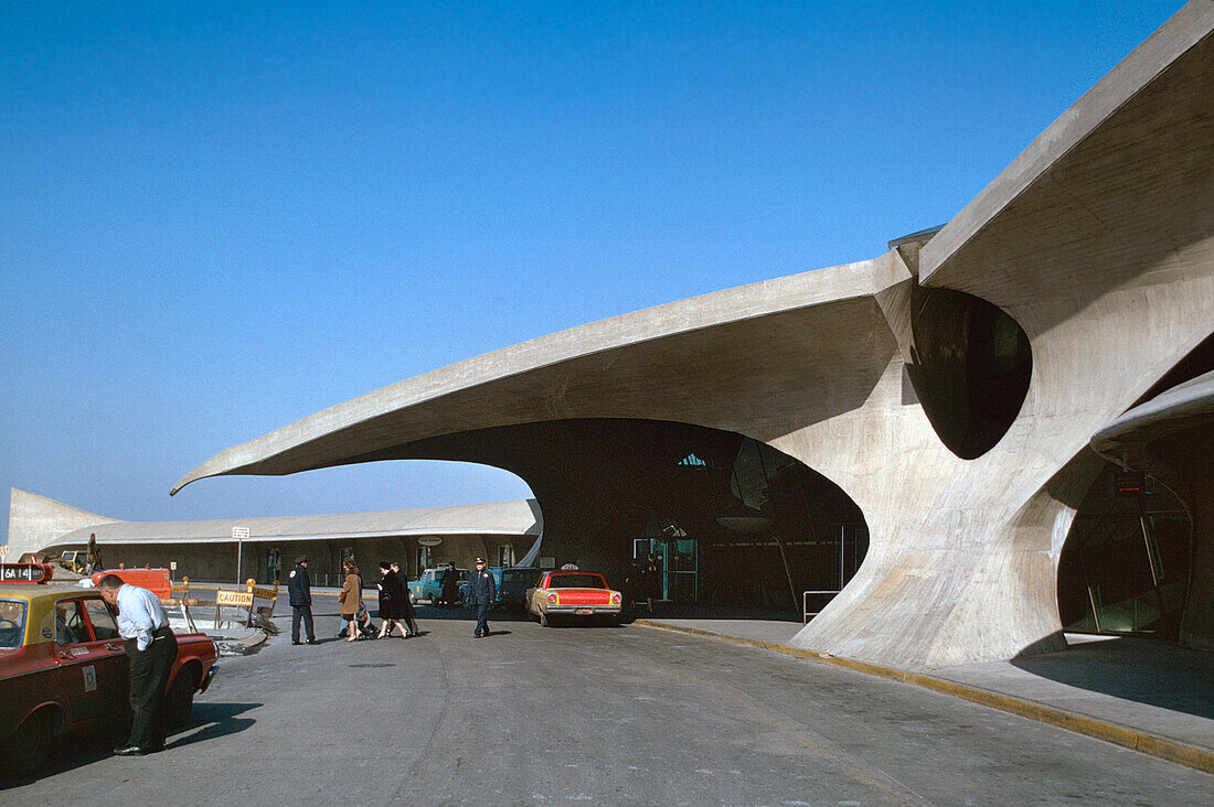 Trans World Airlines Terminal, John F. Kennedy Airport (früher Idlewild), New York City, New York, USA, entworfen von Eero Saarinen, Balthazar Korab, 1963